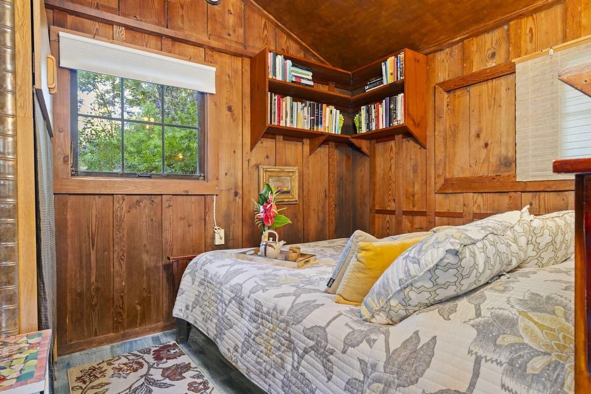 Cabin in Volcano · ★4.82 · 1 bedroom · 1 bed · 1 bath - Photo 4