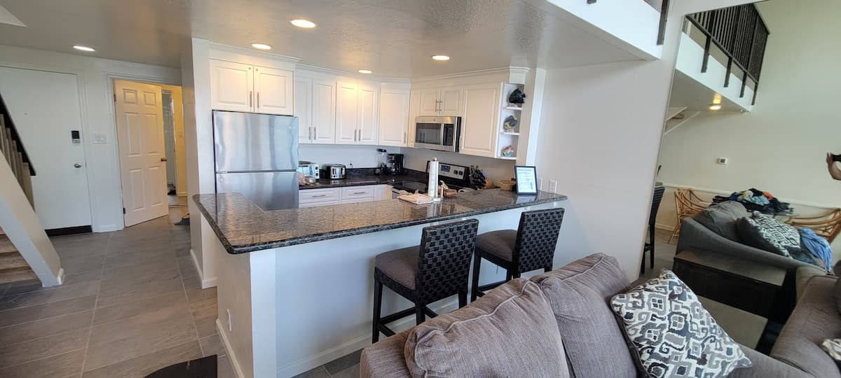 Condo in Lahaina · ★4.36 · 2 bedrooms · 4 beds · 2 baths - Photo 3