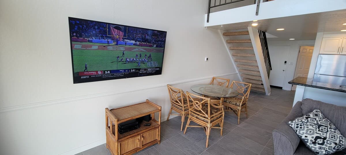 Condo in Lahaina · ★4.36 · 2 bedrooms · 4 beds · 2 baths - Photo 2