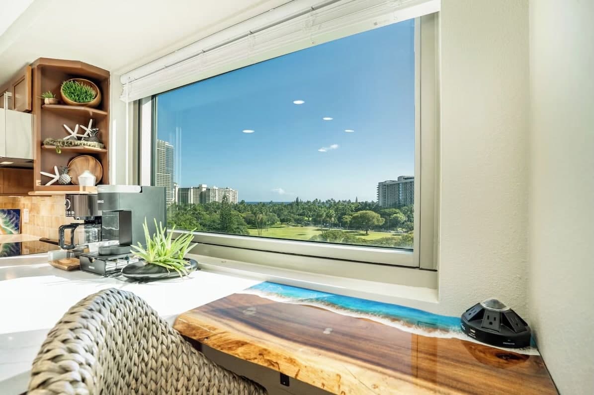 Waikiki 1 Bedroom Suite with Free Parking! - Photo 4