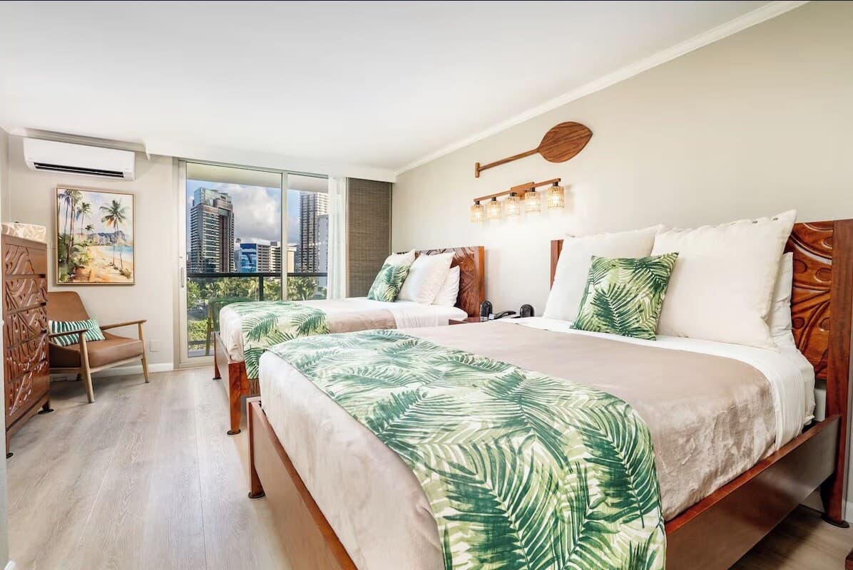 Waikiki 1 Bedroom Suite with Free Parking! - Photo 3