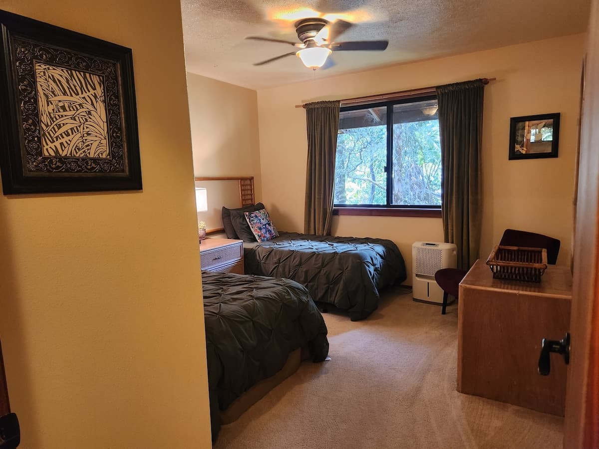 Guesthouse in Volcano · ★4.7 · 3 bedrooms · 4 beds · 2 private baths - Photo 5