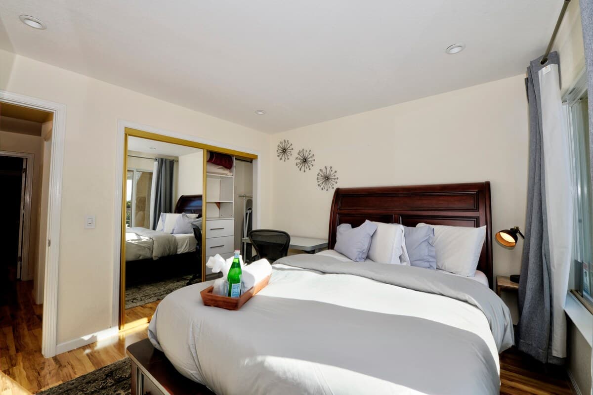 Luxury 4BR w/ Hot Tub, Pool Table & Patio - Photo 3