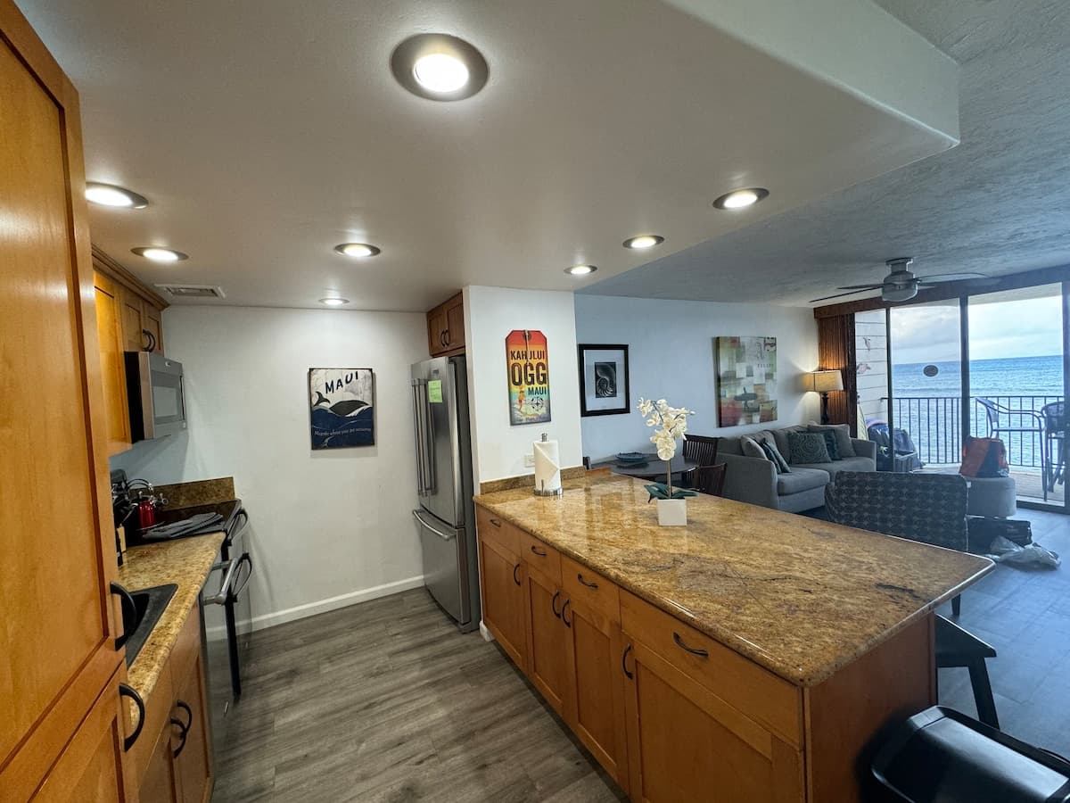Condo in Lahaina · ★4.83 · 1 bedroom · 2 beds · 1 private bath - Photo 5