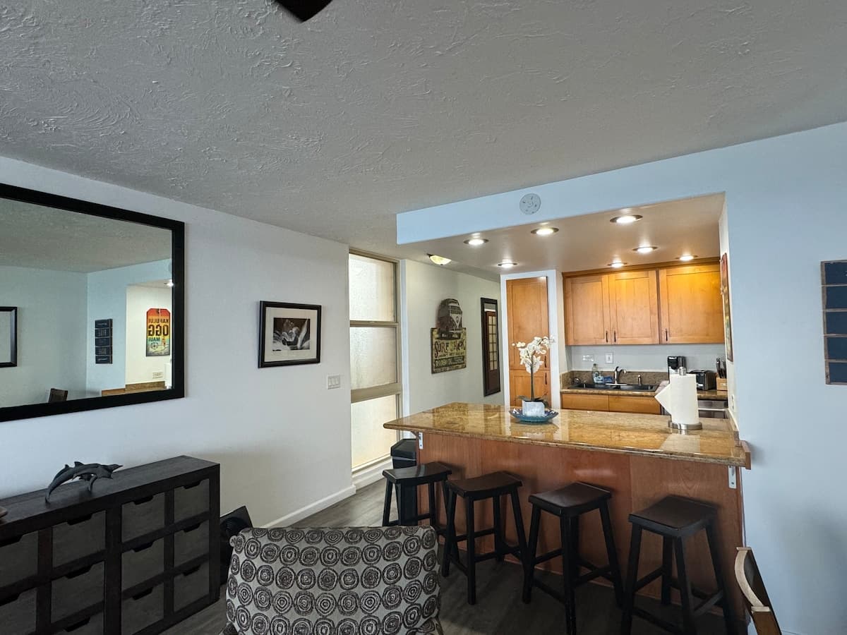Condo in Lahaina · ★4.83 · 1 bedroom · 2 beds · 1 private bath - Photo 3