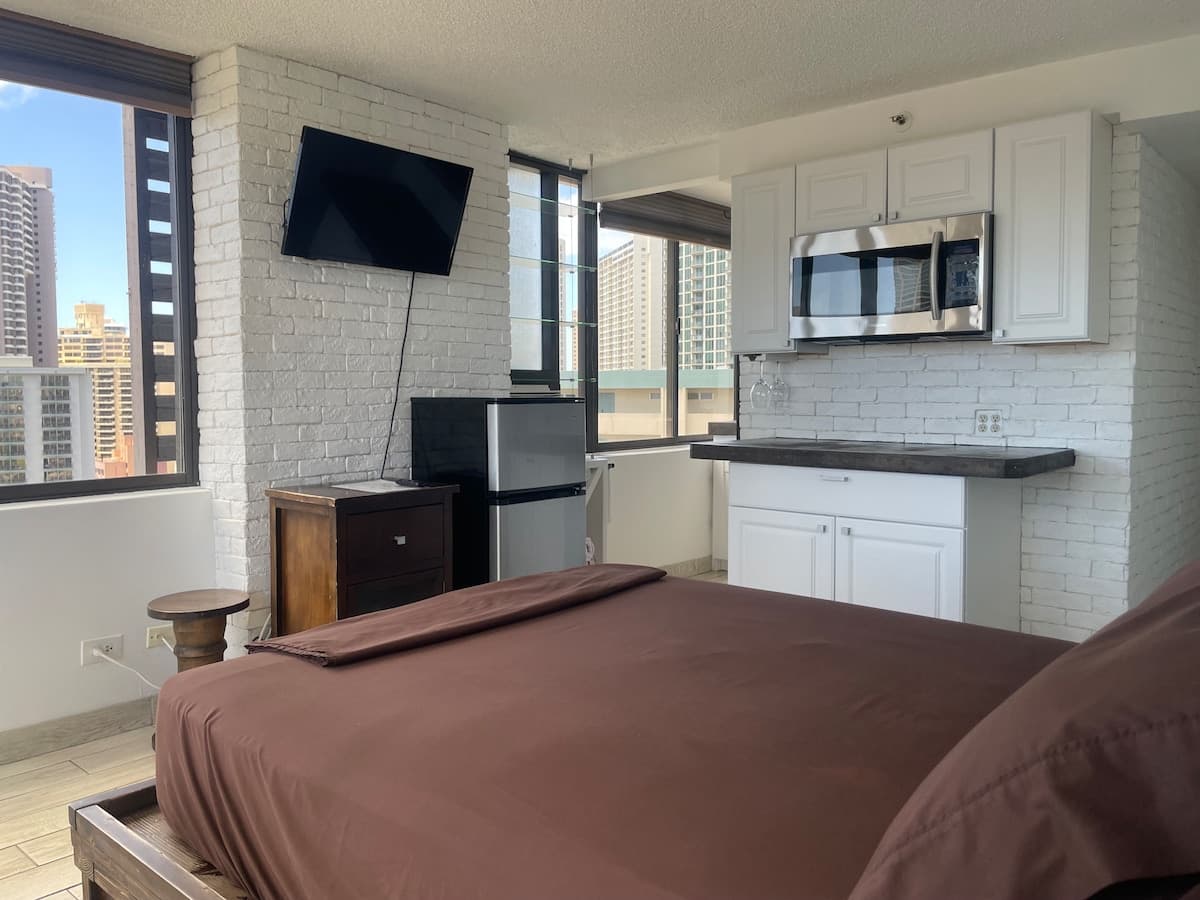 Wake up in the Sky -Private Studio in Waikiki - Photo 4