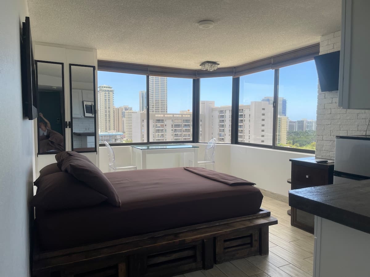Wake up in the Sky -Private Studio in Waikiki - Photo 2