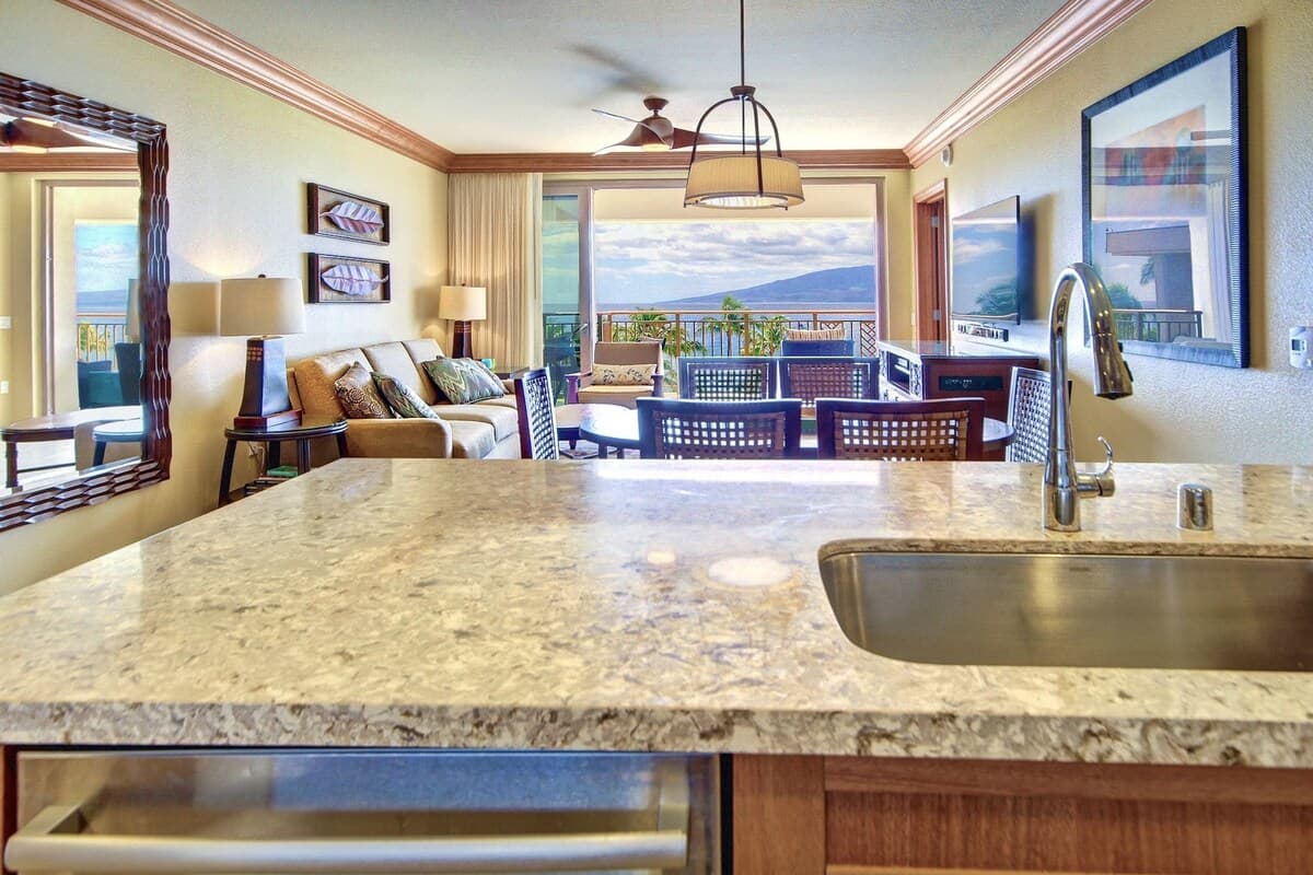 Condo in Lahaina · ★5.0 · 2 bedrooms · 3 beds · 2 baths - Photo 5