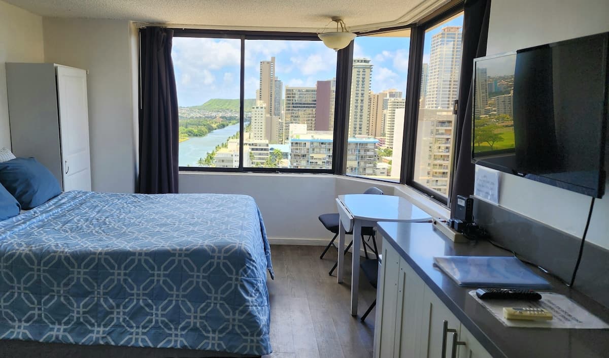 Hotel in Honolulu · ★4.84 · 1 bedroom · 1 bed · 1 private bath - Photo 2
