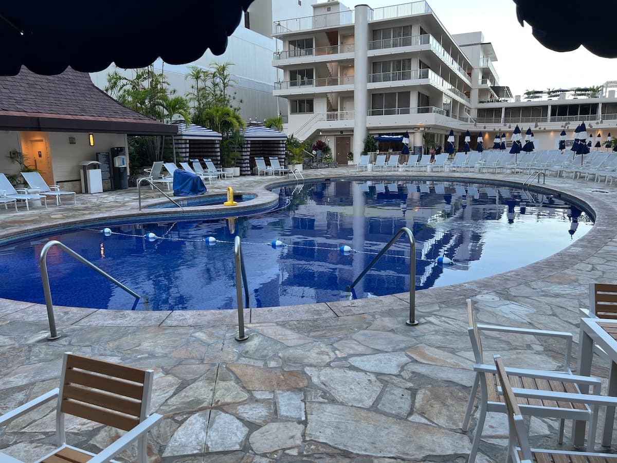 Condo in Honolulu · ★4.75 · 1 bedroom · 1 bed · 1 shared bath - Photo 3