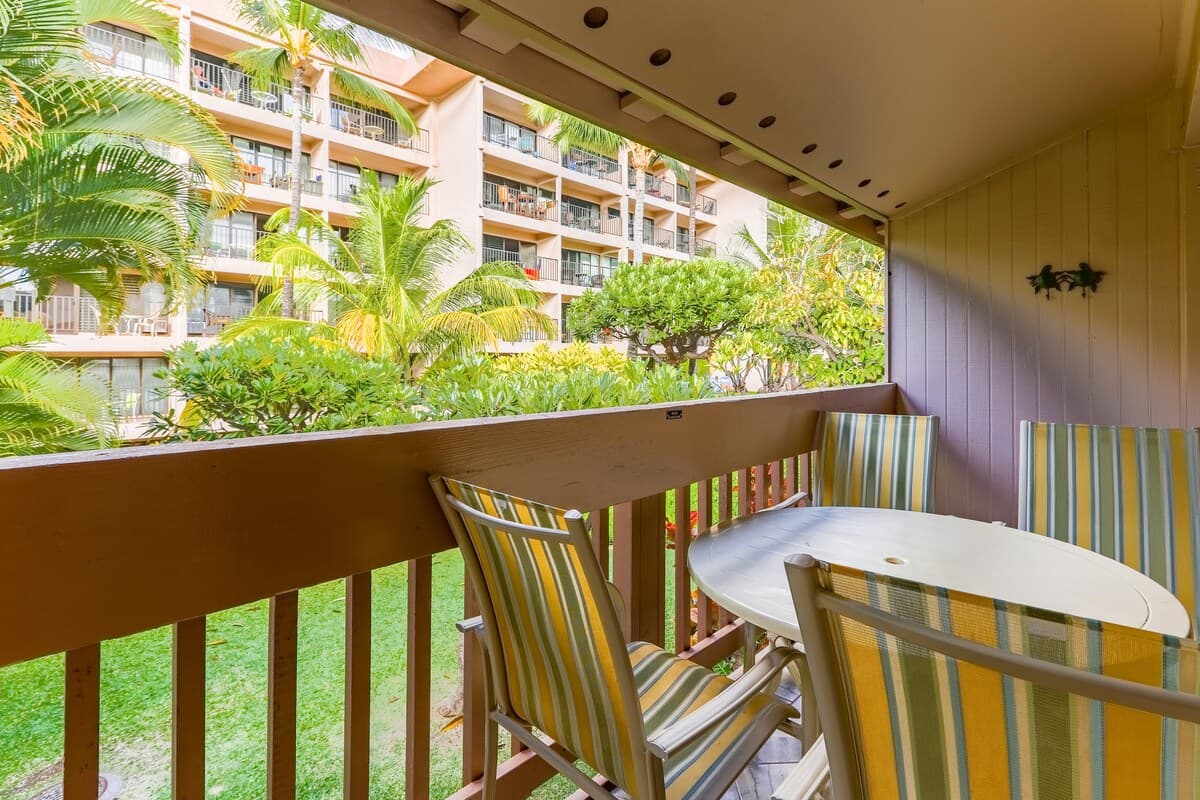 Condo in Kihei · ★4.9 · 2 bedrooms · 4 beds · 1 private bath - Photo 4