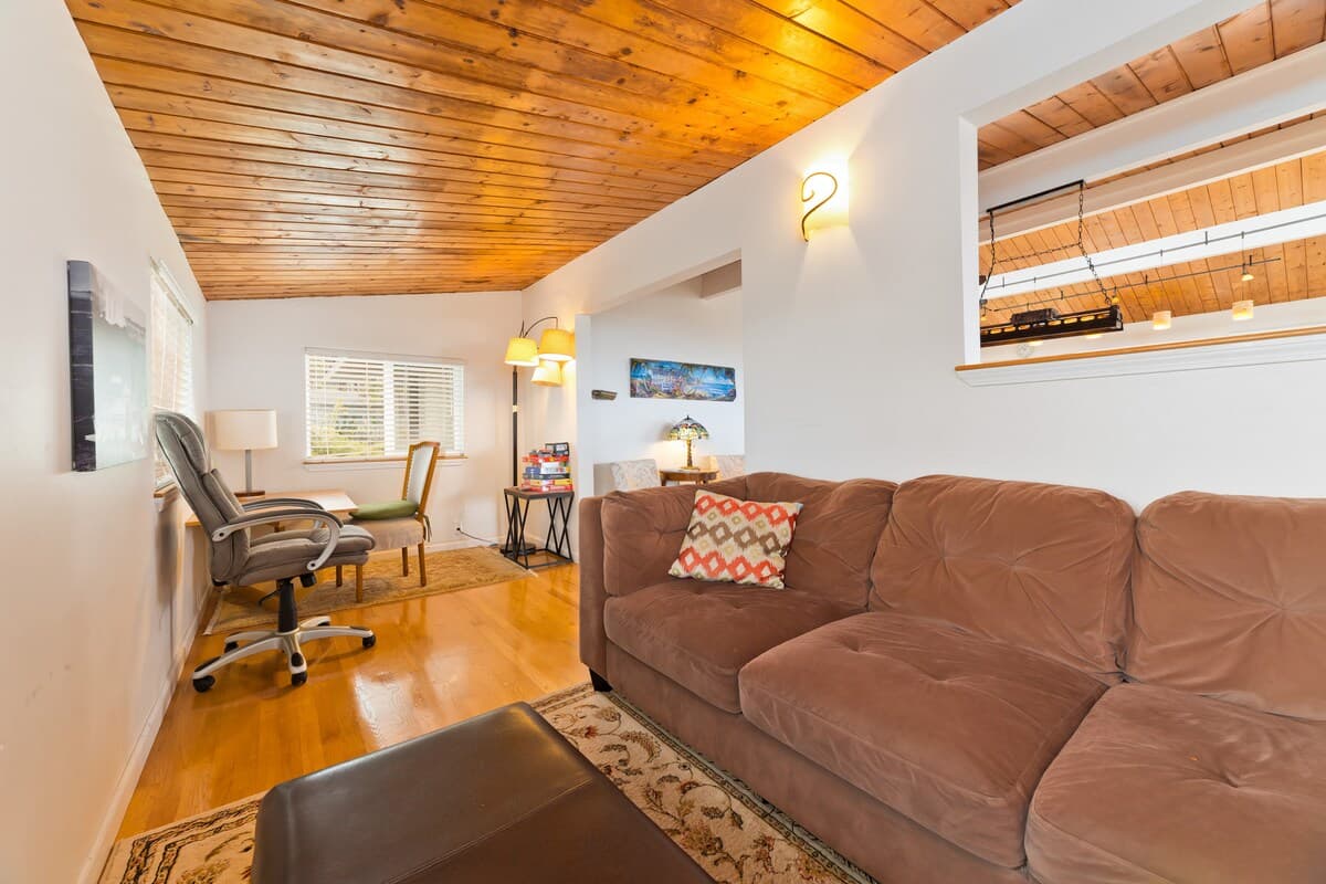 Home in Kailua-Kona · ★4.79 · 6 bedrooms · 9 beds · 3 private baths - Photo 5