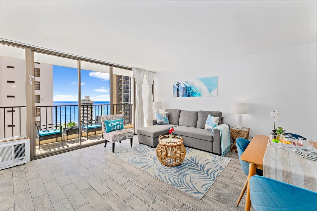 Condo in Honolulu · ★4.84 · 1 bedroom · 2 beds · 1 private bath - Photo 2