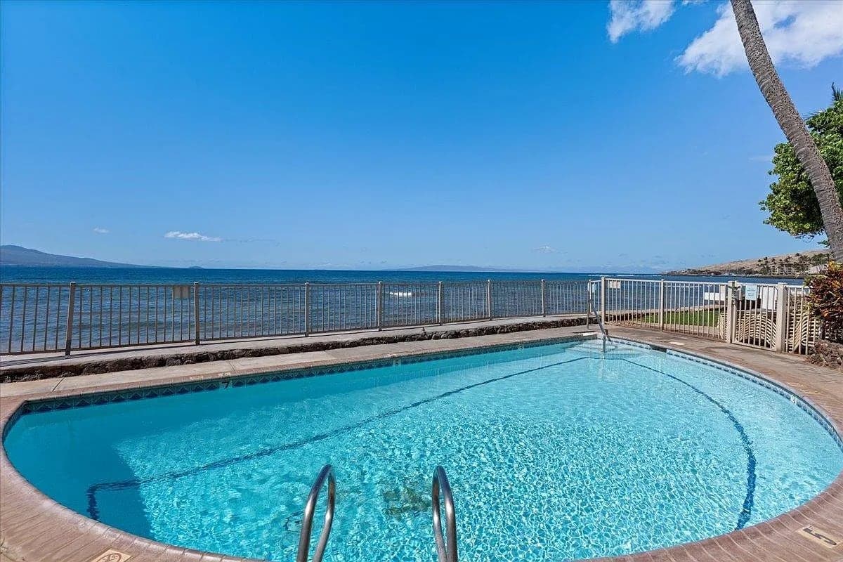 Condo in Wailuku · ★4.8 · 1 bedroom · 2 beds · 1 private bath - Photo 5