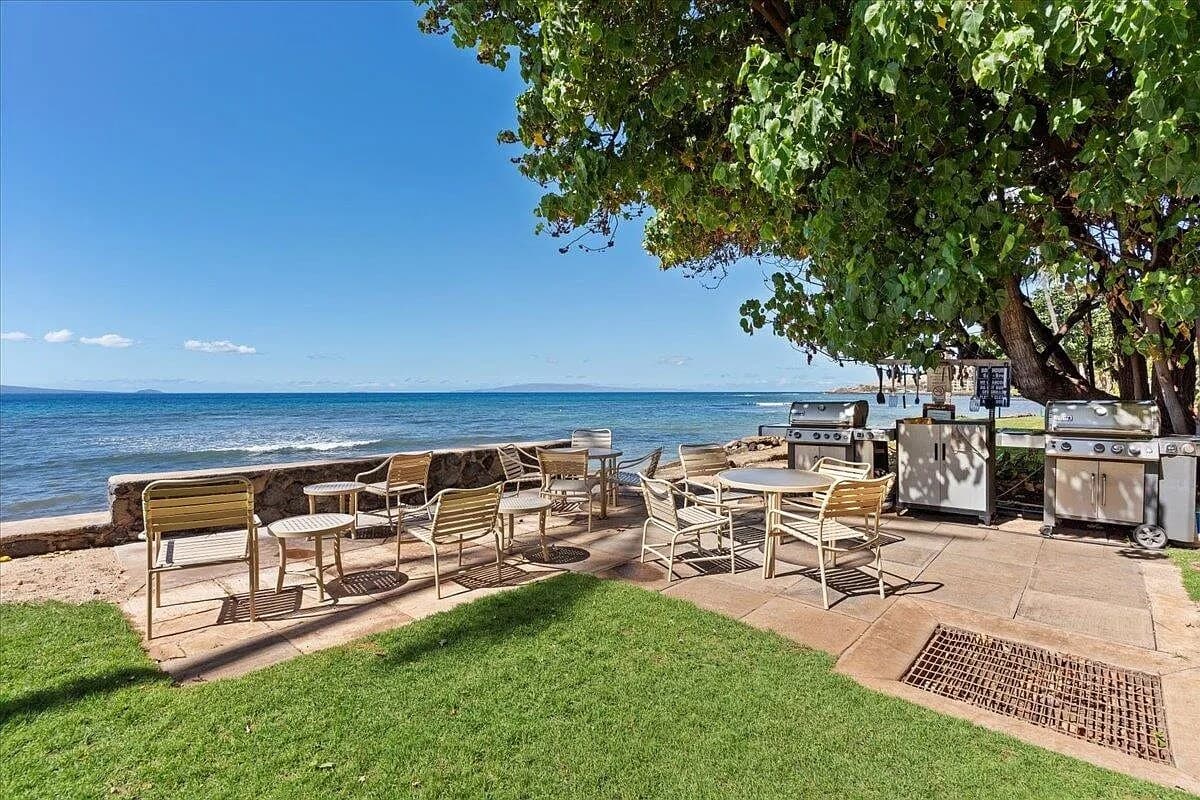 Condo in Wailuku · ★4.8 · 1 bedroom · 2 beds · 1 private bath - Photo 2