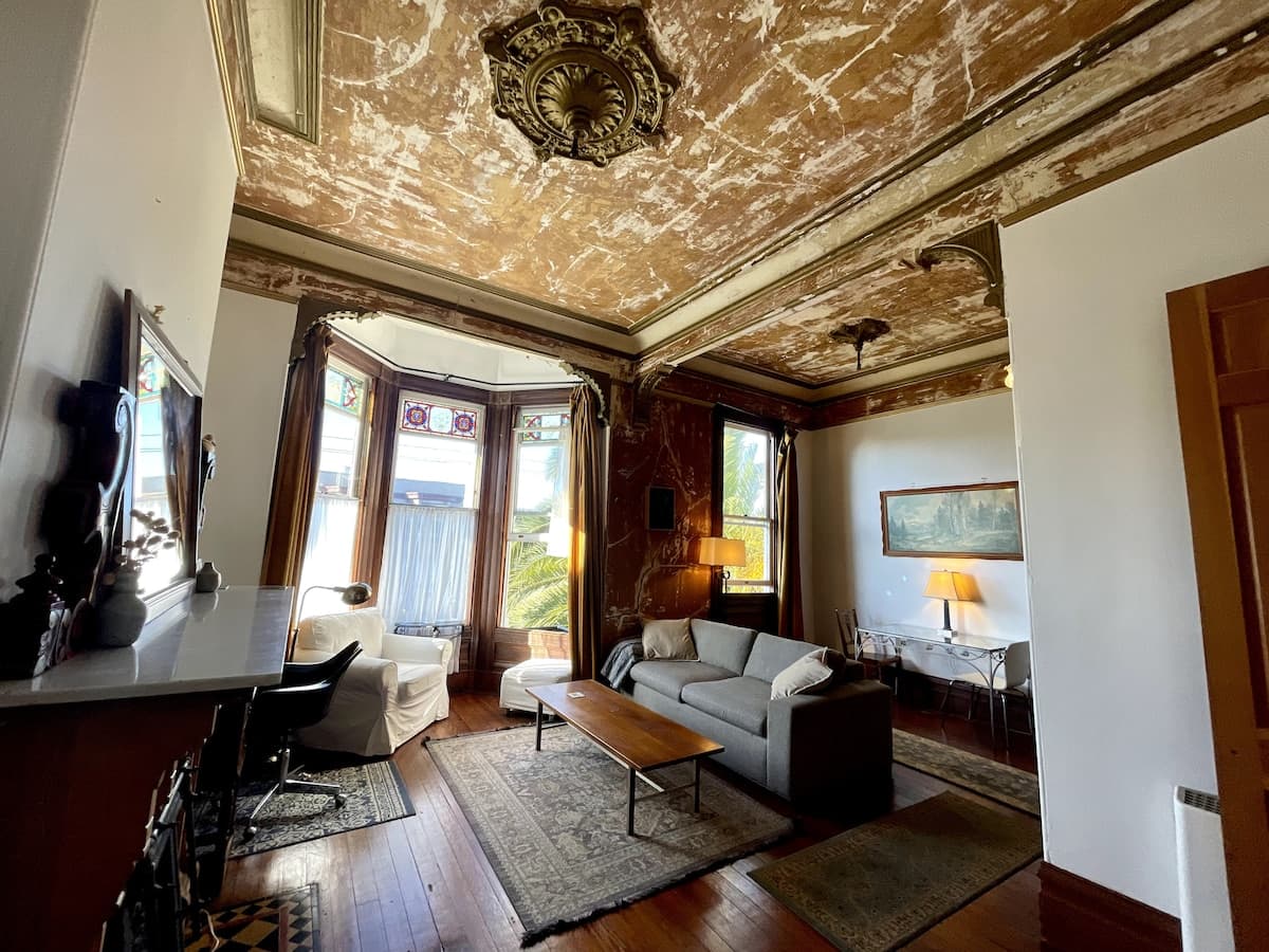 1886 Gothic Victorian, Stained Glass & Fireplace - Photo 2