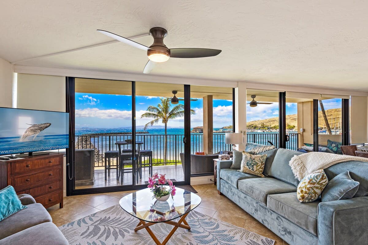 Condo in Wailuku · ★4.83 · 2 bedrooms · 2 beds · 2 baths - Photo 2