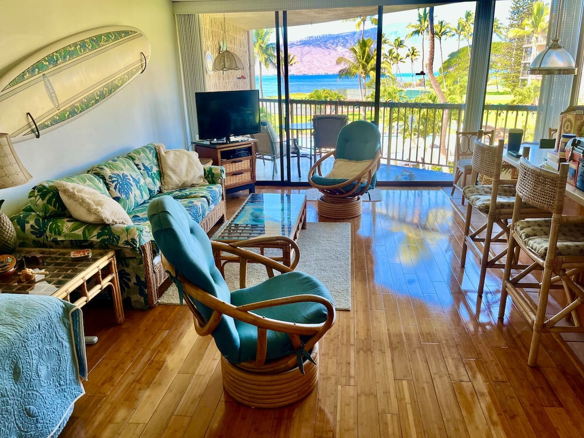 Condo in Kihei · ★4.9 · 2 bedrooms · 4 beds · 2 private baths - Photo 2