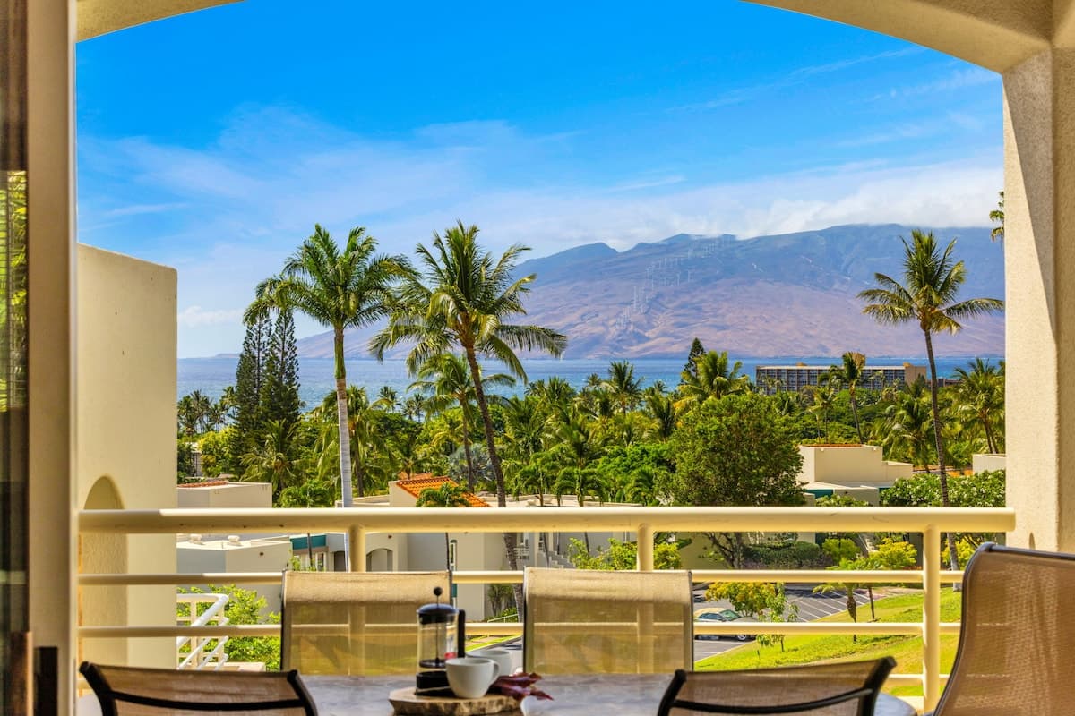 Condo in Kihei · ★4.86 · 2 bedrooms · 3 beds · 2 private baths - Photo 1