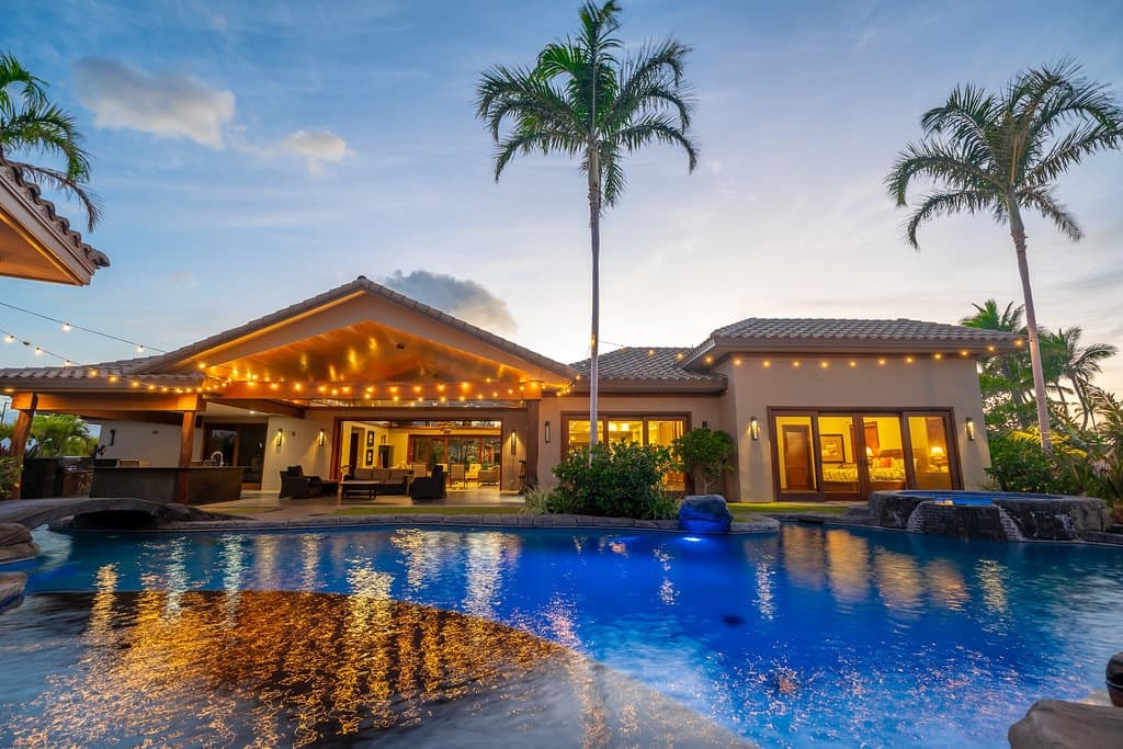 Home in Waimea · ★5.0 · 7 bedrooms · 7 beds · 6 baths - Photo 1