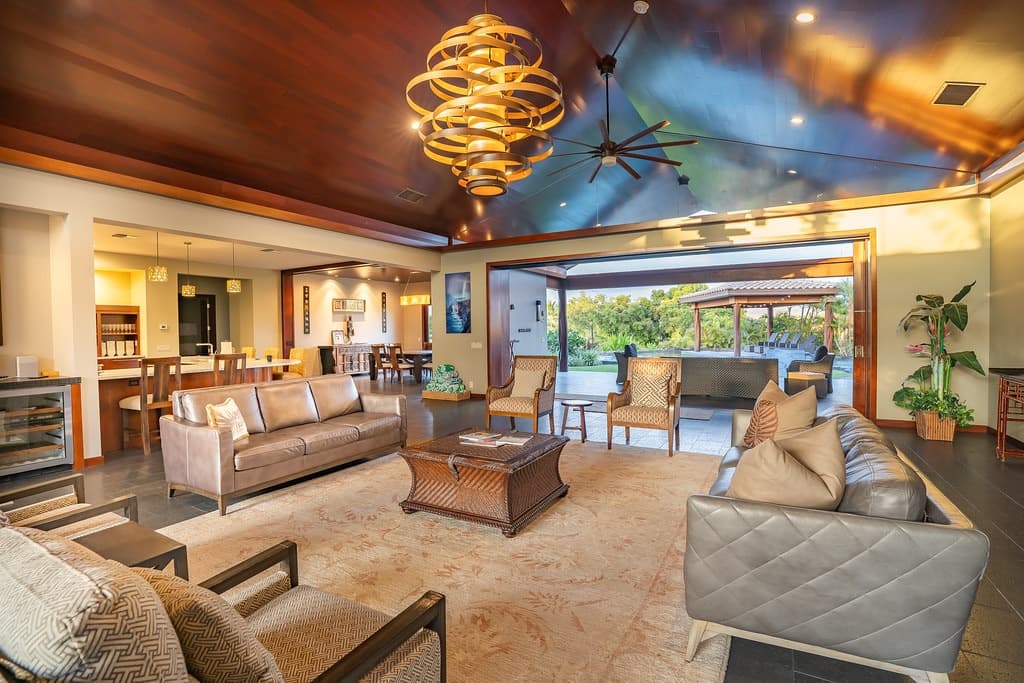 Home in Waimea · ★5.0 · 7 bedrooms · 7 beds · 6 baths - Photo 4