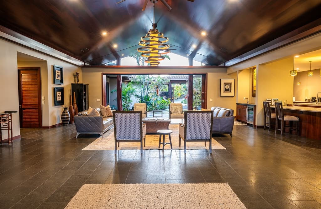Home in Waimea · ★5.0 · 7 bedrooms · 7 beds · 6 baths - Photo 3