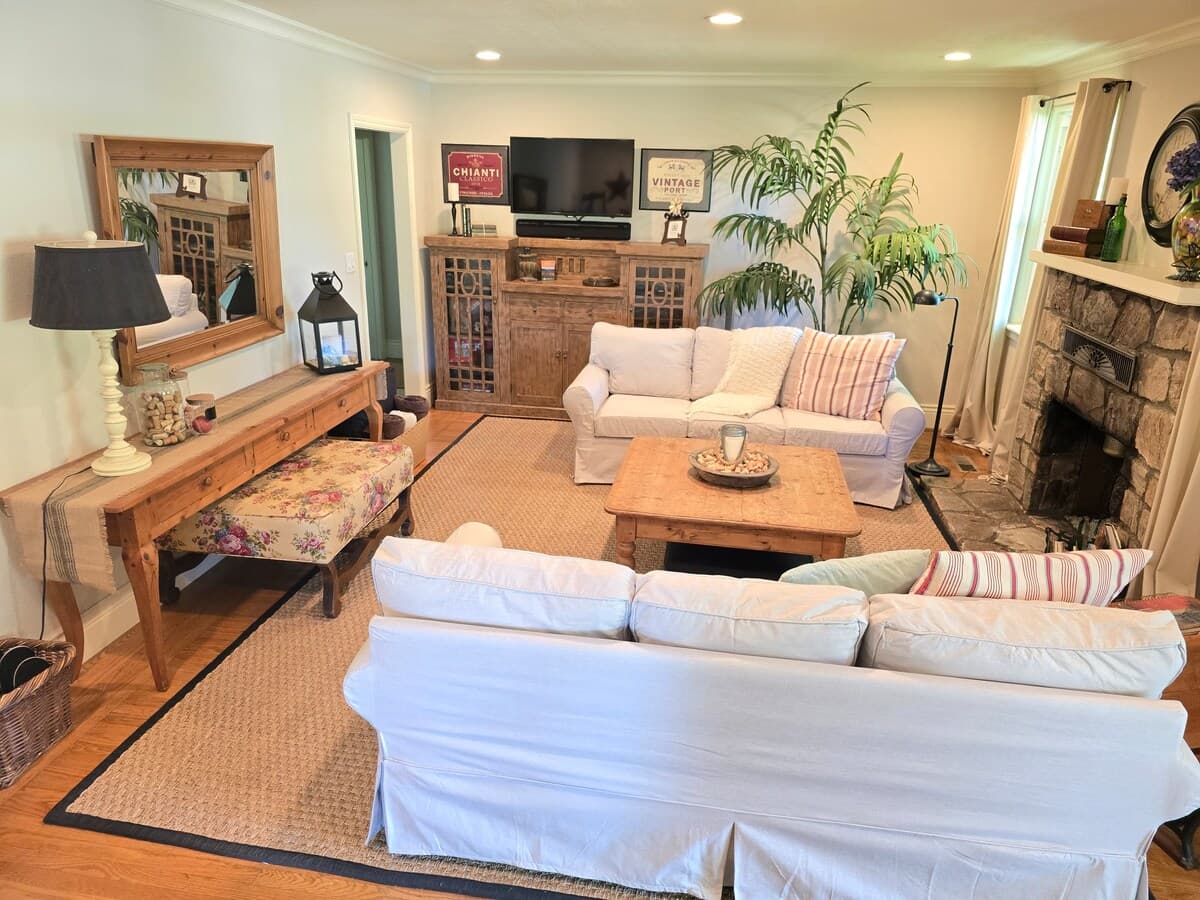 Cozy Vineyard Farmhouse w/ Donkey, Bikes, Views - Photo 3
