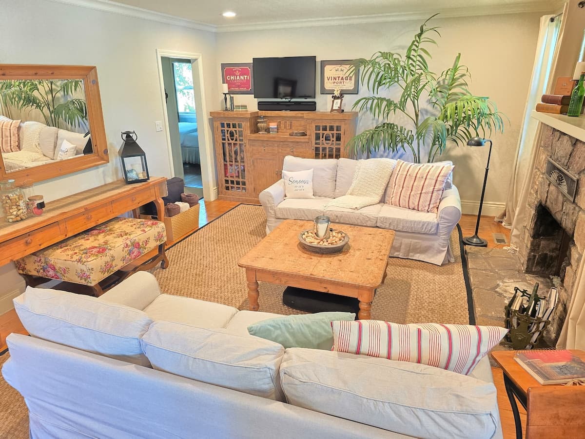 Cozy Vineyard Farmhouse w/ Donkey, Bikes, Views - Photo 4