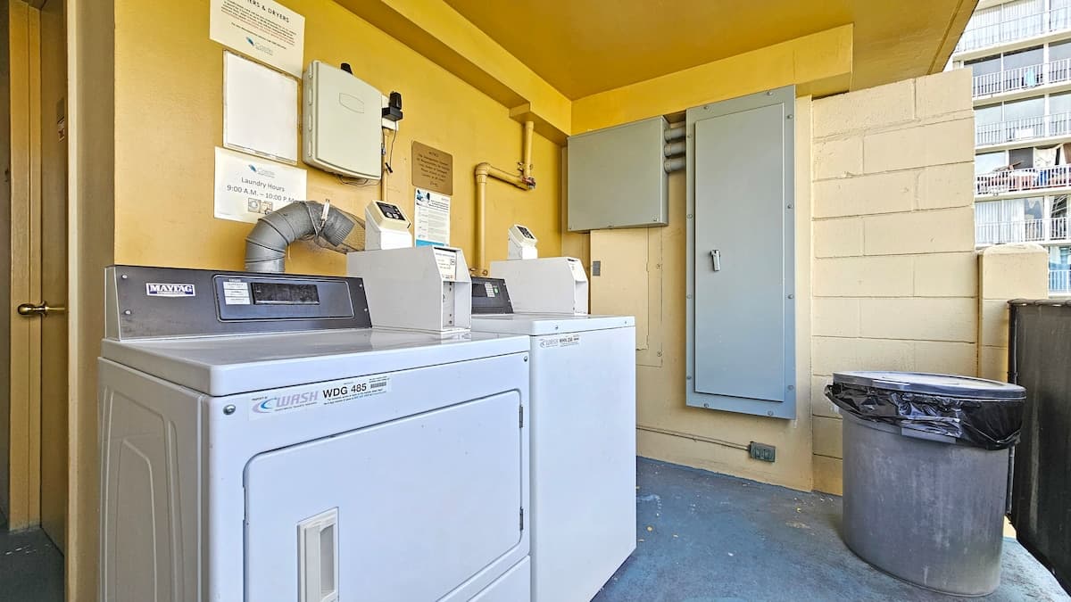 Condo in Honolulu · ★4.7 · Studio · 2 beds · 1 private bath - Photo 3