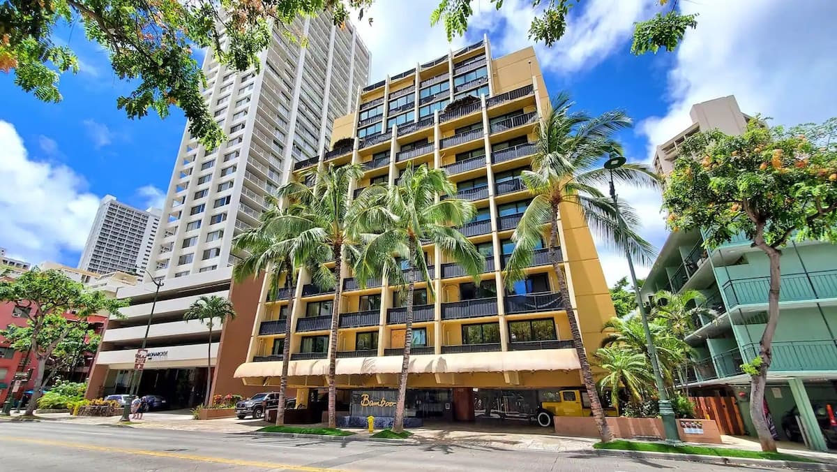 Condo in Honolulu · ★4.7 · Studio · 2 beds · 1 private bath - Photo 5