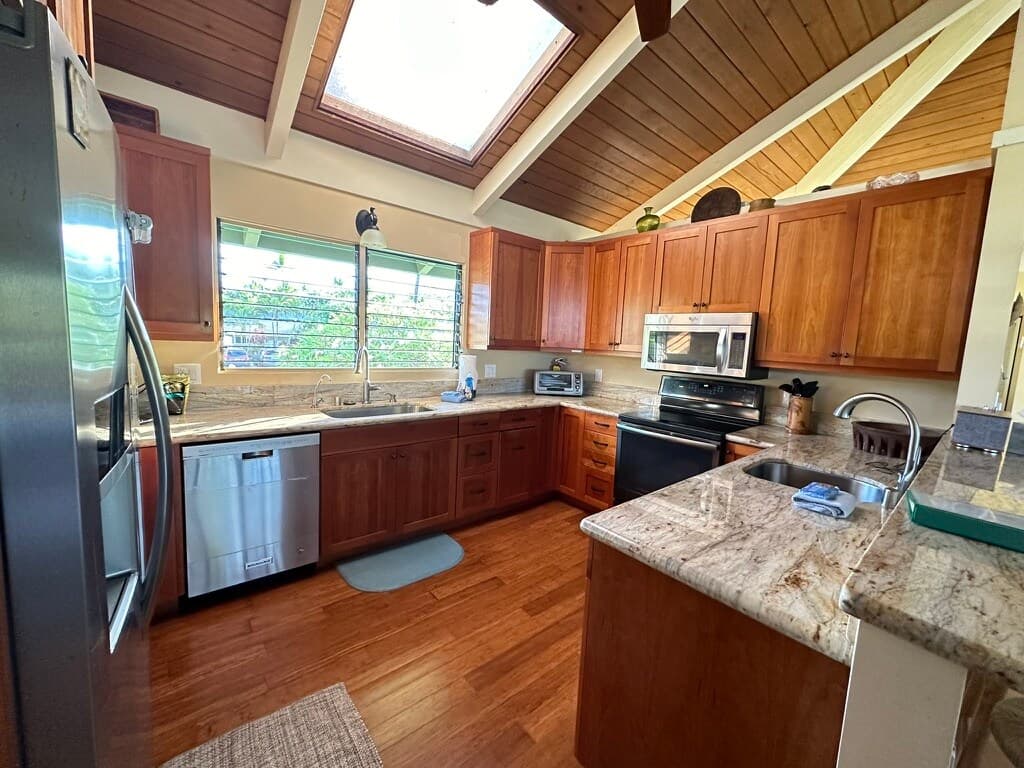 Home in Kailua-Kona · ★4.84 · 4 bedrooms · 3 beds · 2.5 baths - Photo 3