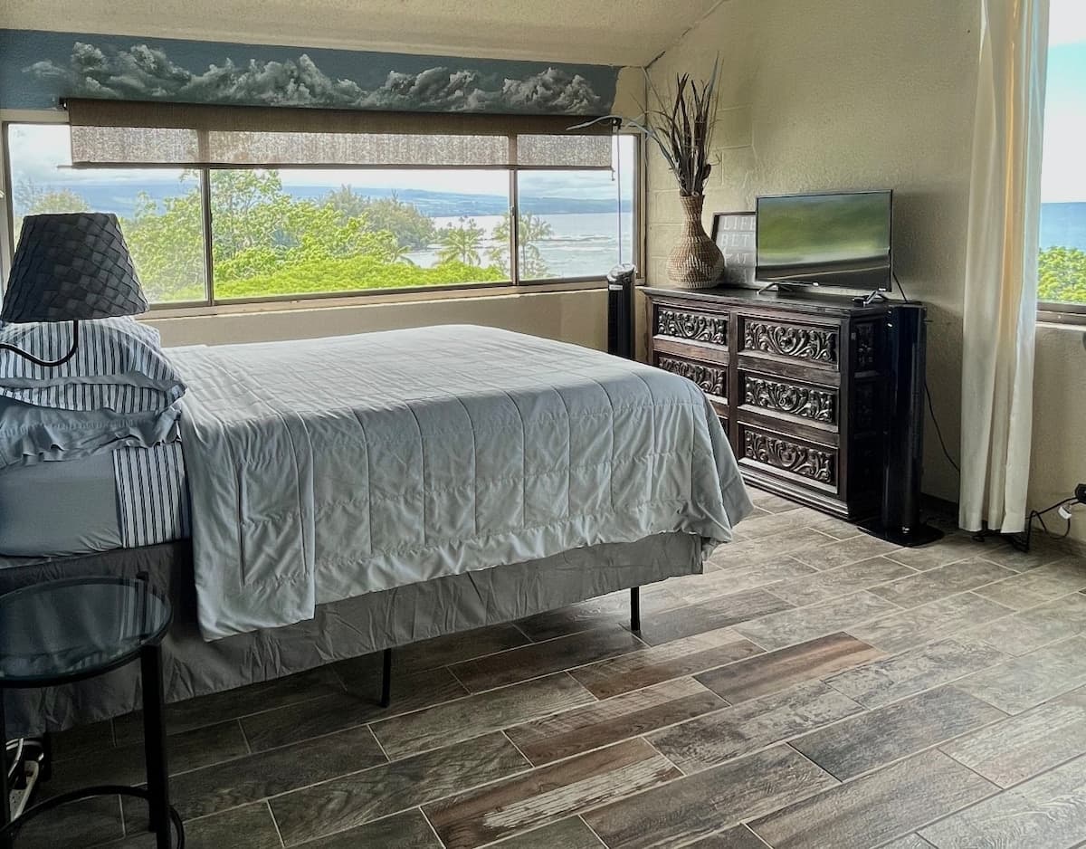 Condo in Hilo · ★4.6 · 2 bedrooms · 2 beds · 1 bath - Photo 3