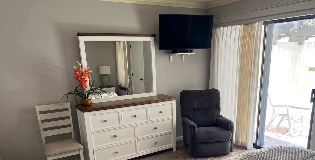 Condo in Kihei · ★4.98 · 1 bedroom · 1 bed · 2 baths - Photo 5