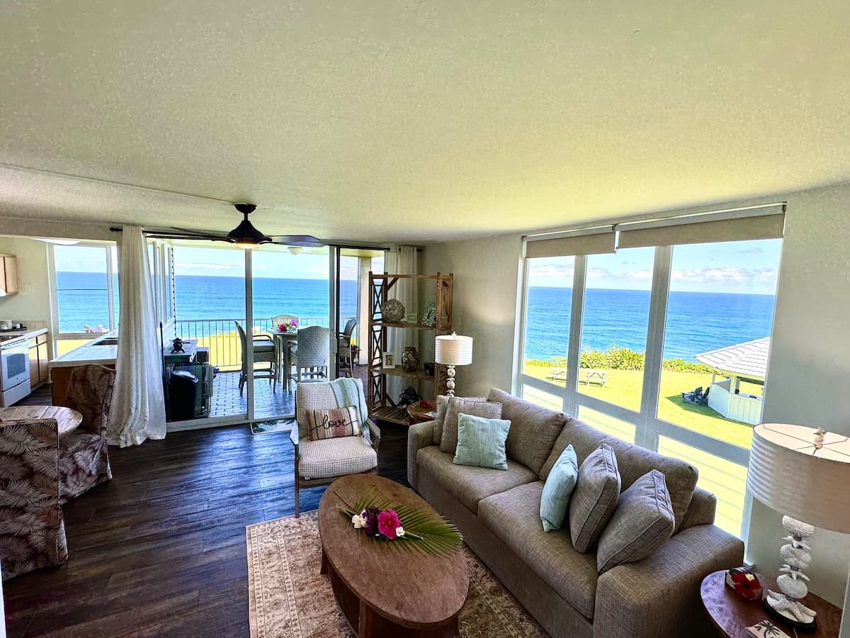 Condo in Princeville · ★4.9 · 1 bedroom · 2 beds · 2 baths - Photo 5