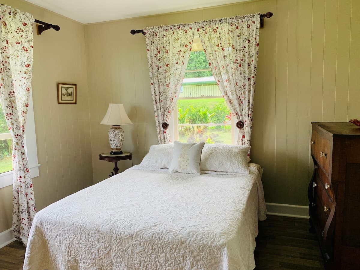 Home in Hilo · ★4.93 · 3 bedrooms · 3 beds · 2 baths - Photo 3