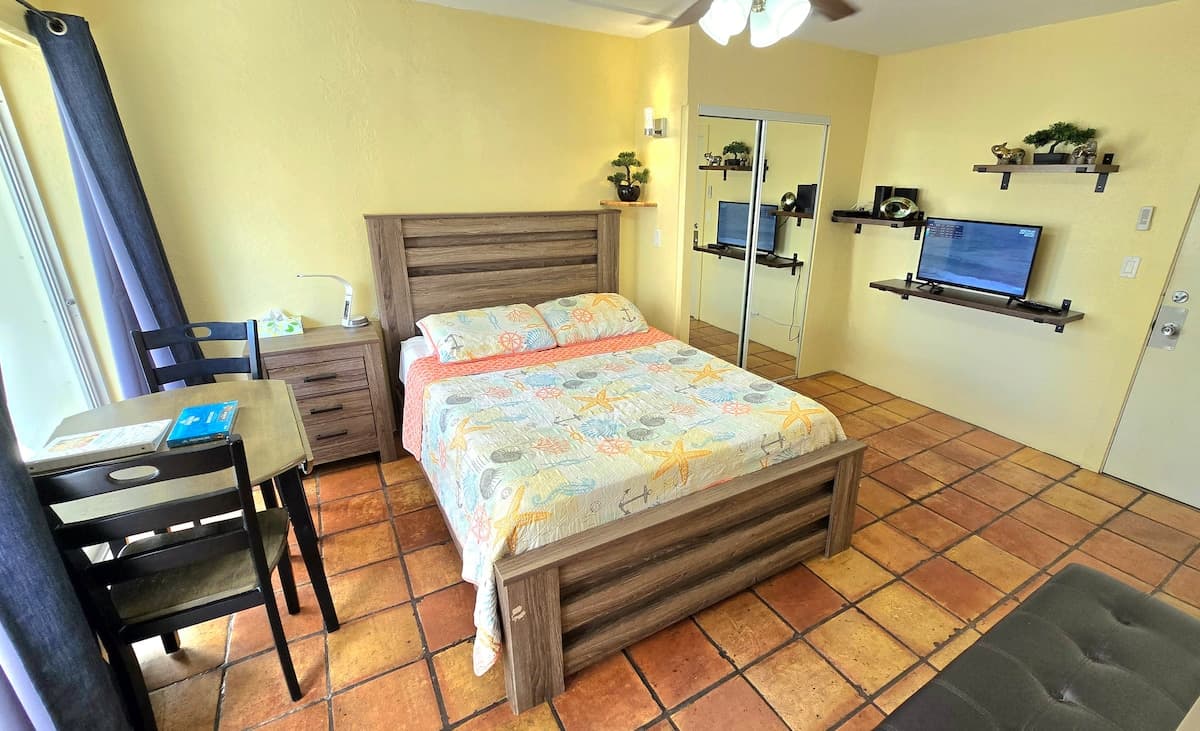 Condo in Honolulu · ★4.86 · 1 bedroom · 1 bed · 1 private bath - Photo 2