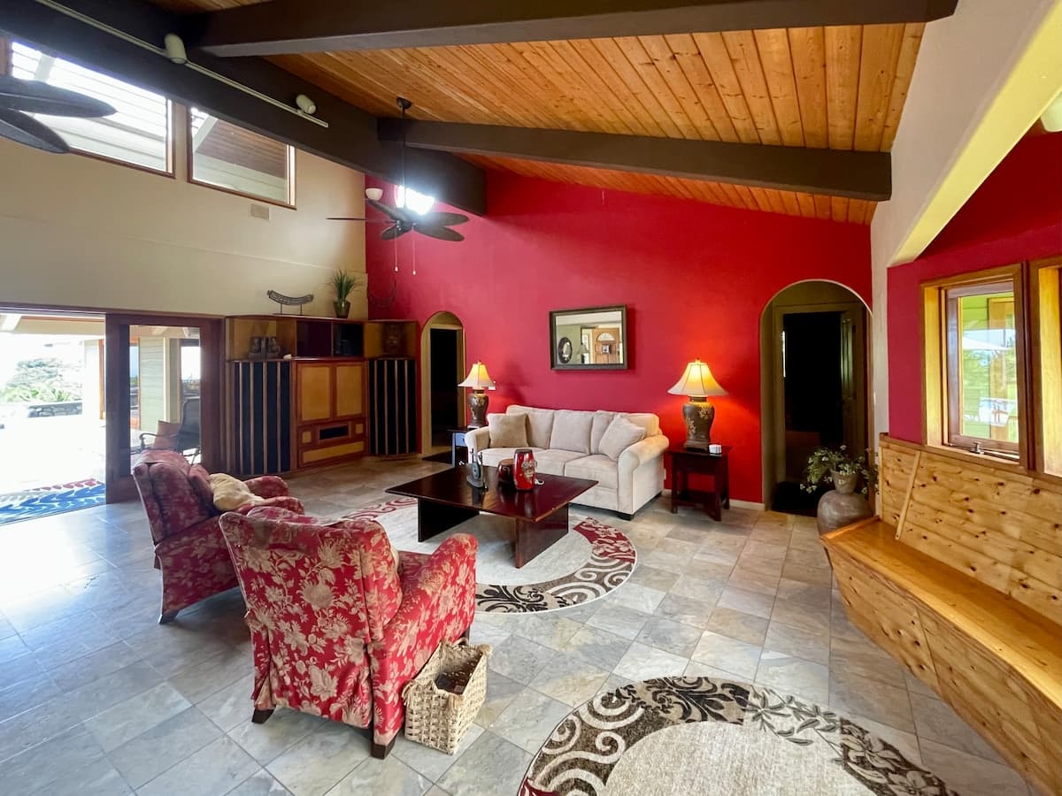 Home in Captain Cook · ★4.9 · 6 bedrooms · 7 beds · 5 baths - Photo 3