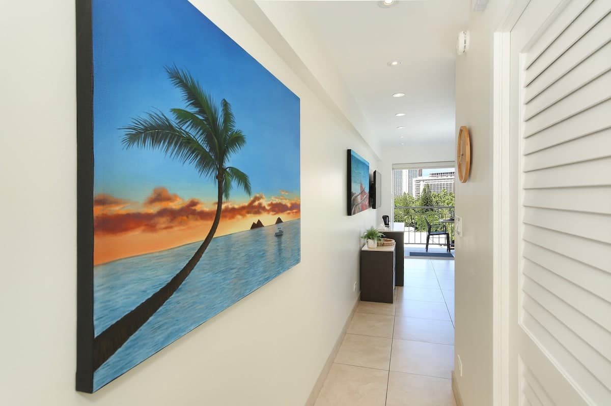 Condo in Honolulu · ★4.84 · Studio · 1 bed · 1 private bath - Photo 1