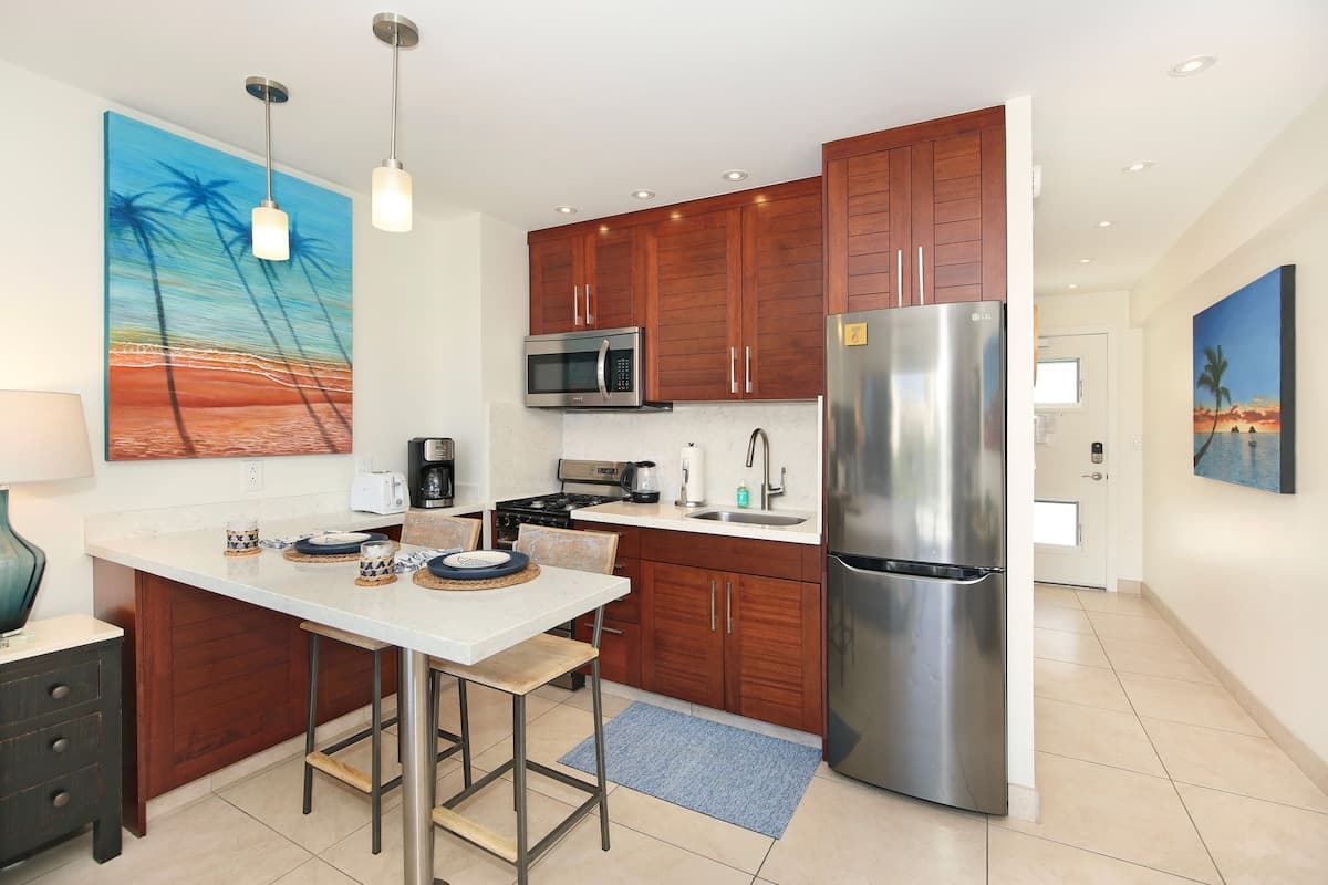 Condo in Honolulu · ★4.84 · Studio · 1 bed · 1 private bath - Photo 3