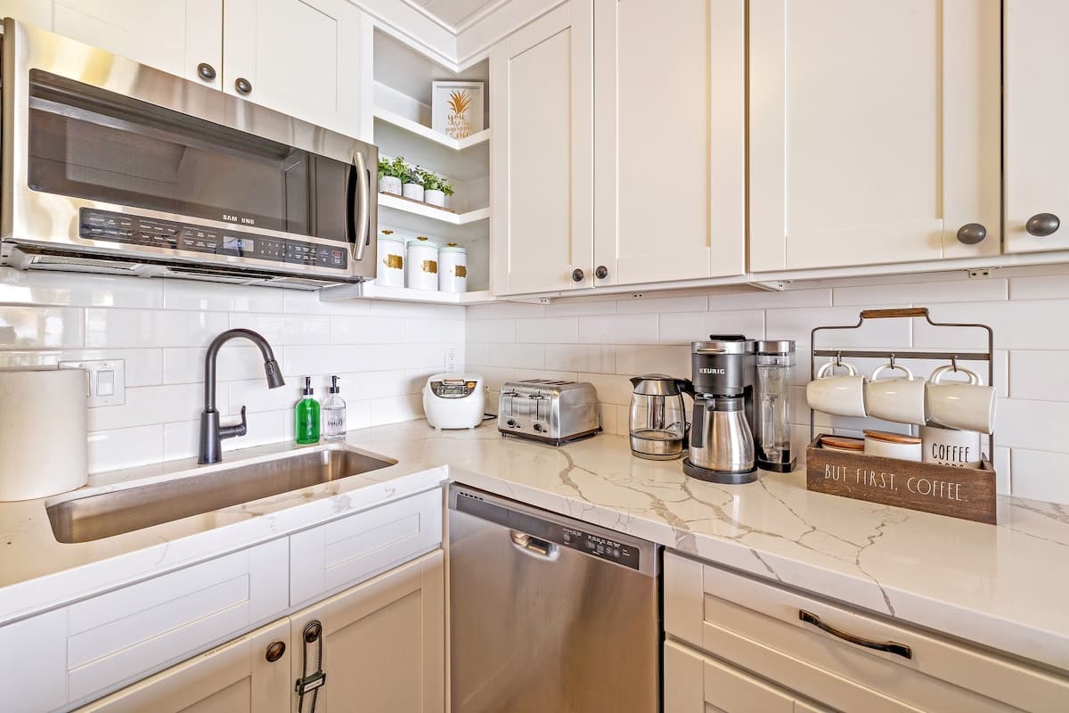 Condo in Wailuku · ★4.68 · 3 bedrooms · 3 beds · 2 baths - Photo 5