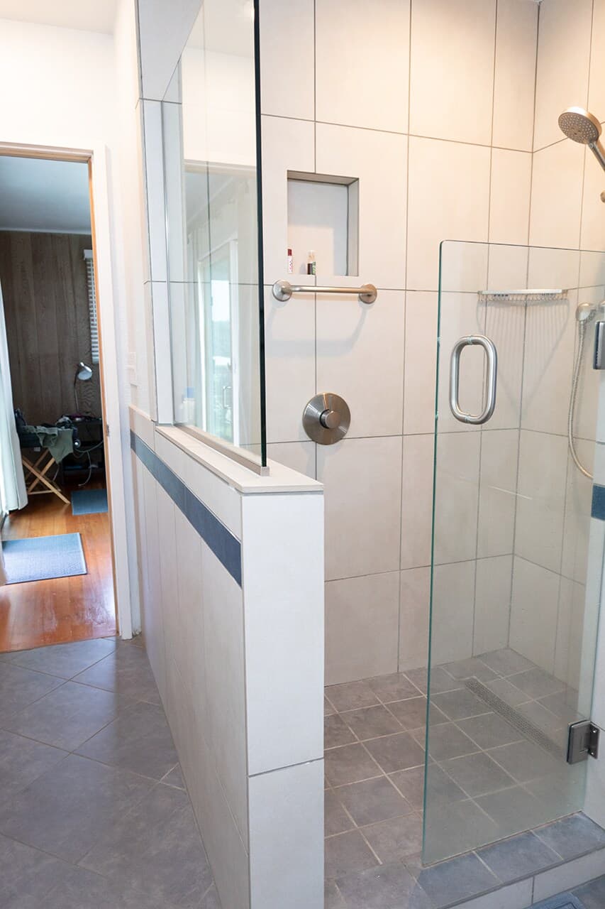 Home in Hilo · ★4.77 · 3 bedrooms · 4 beds · 2.5 private baths - Photo 5