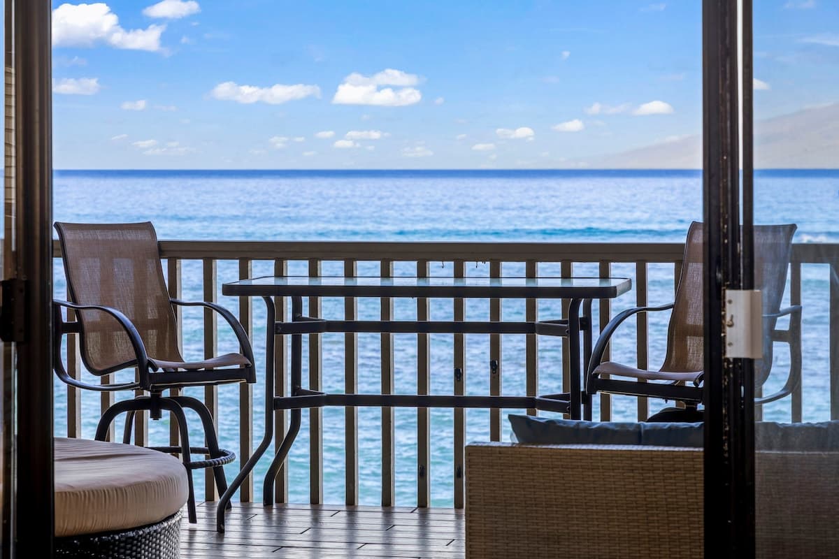 Condo in Lahaina · ★4.97 · 1 bedroom · 1 bed · 1 bath - Photo 2
