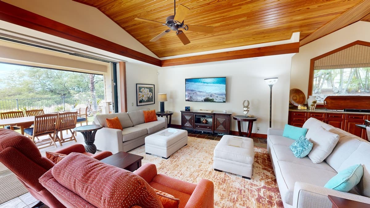 Home in Waimea · ★4.8 · 4 bedrooms · 8 beds · 3.5 baths - Photo 2