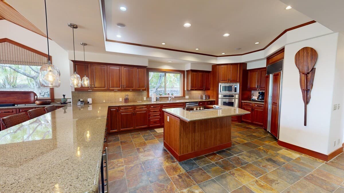Home in Waimea · ★4.8 · 4 bedrooms · 8 beds · 3.5 baths - Photo 3