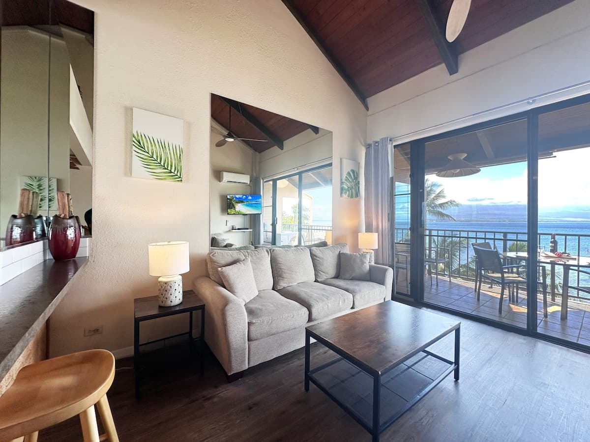 Condo in Wailuku · ★4.72 · 2 bedrooms · 2 beds · 2 baths - Photo 2