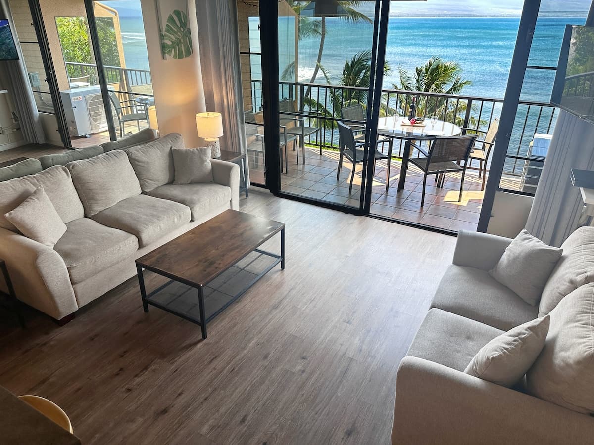 Condo in Wailuku · ★4.72 · 2 bedrooms · 2 beds · 2 baths - Photo 1