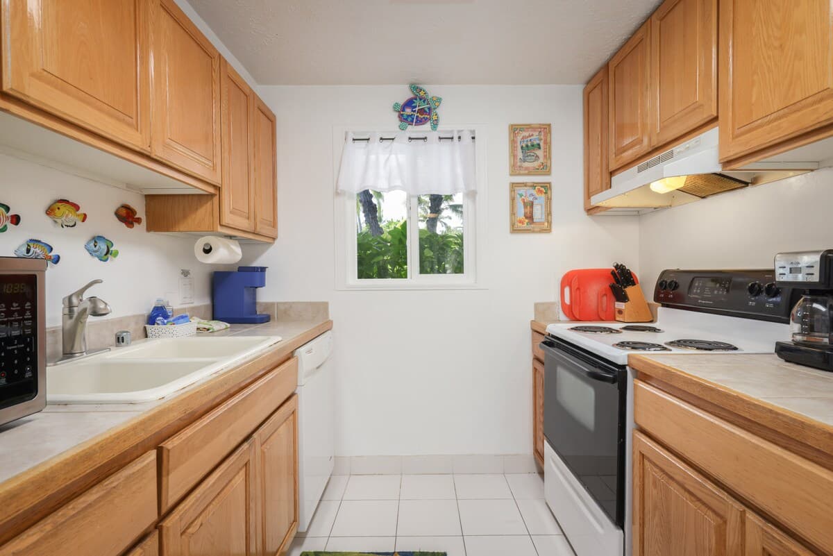 Townhouse in Kailua-Kona · ★4.68 · 2 bedrooms · 3 beds · 2 private baths - Photo 4