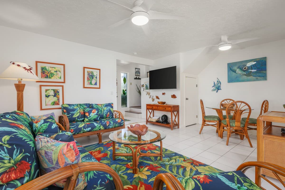 Townhouse in Kailua-Kona · ★4.68 · 2 bedrooms · 3 beds · 2 private baths - Photo 2