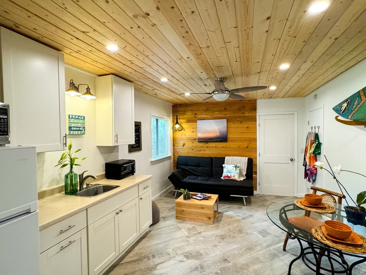 Home in Kailua-Kona · ★4.97 · 1 bedroom · 1 bed · 1 bath - Photo 3