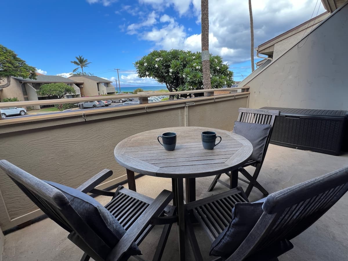 Condo in Kihei · ★4.94 · 2 bedrooms · 3 beds · 1 bath - Photo 5